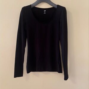 H&M Women's Elegant Black Long Sleeve knit Tee
